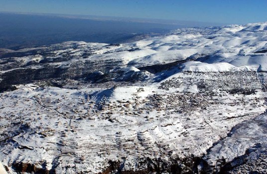 A télen havas Libanoni-hegység ::: Forrás: www.habeeb.com